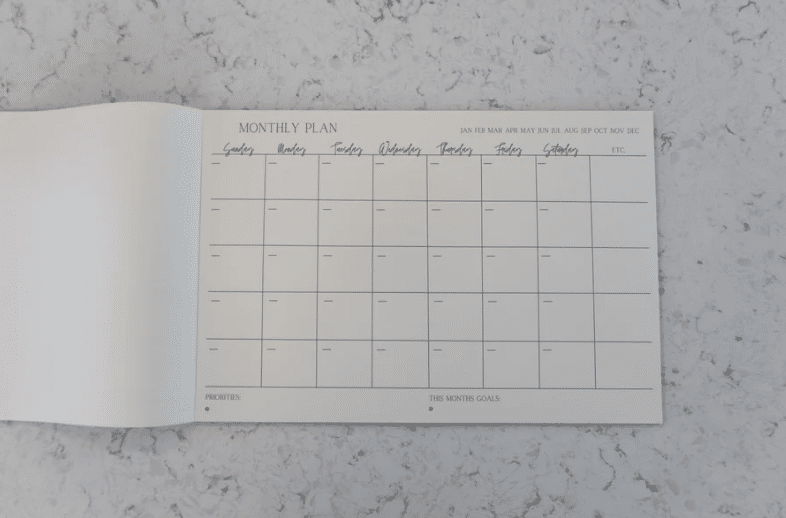 DURDXQ45Z6-monthlycalendarr.PNG