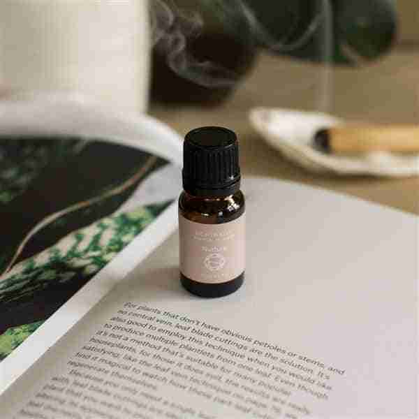 RZYELAF815-nurture-essential-oil-3