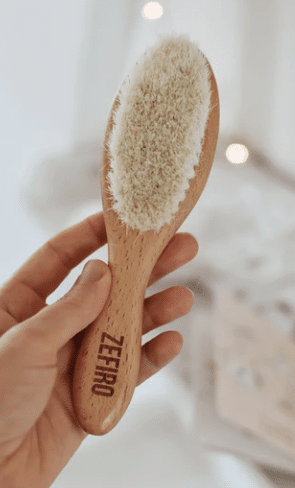 VHM6WBMVUZ-zefirobabybrush