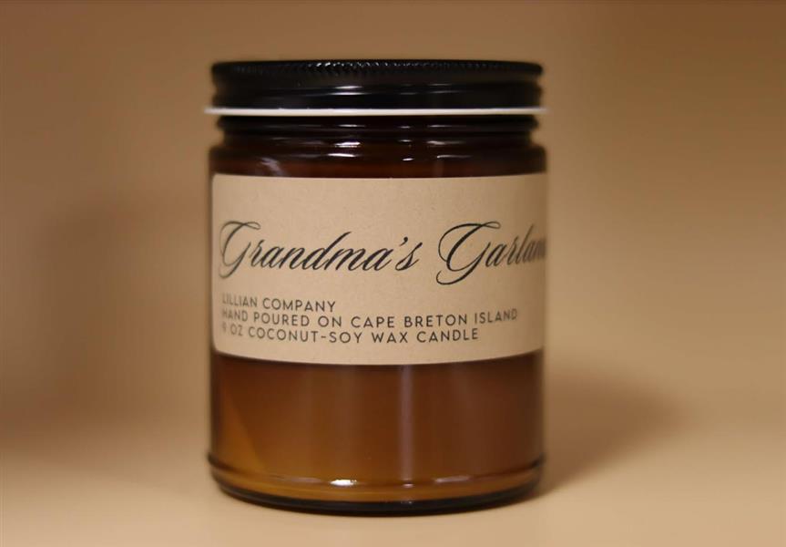 Lillian Co - Grandma's Garland Candle, 9Oz